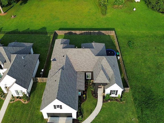 3rd image of 202 Ashgrove Ln