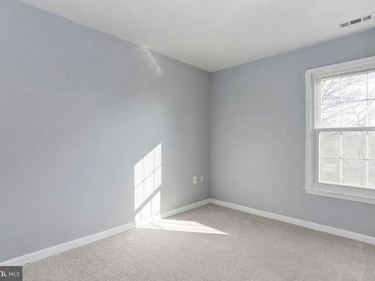 2 New Market Ct — Photo 13