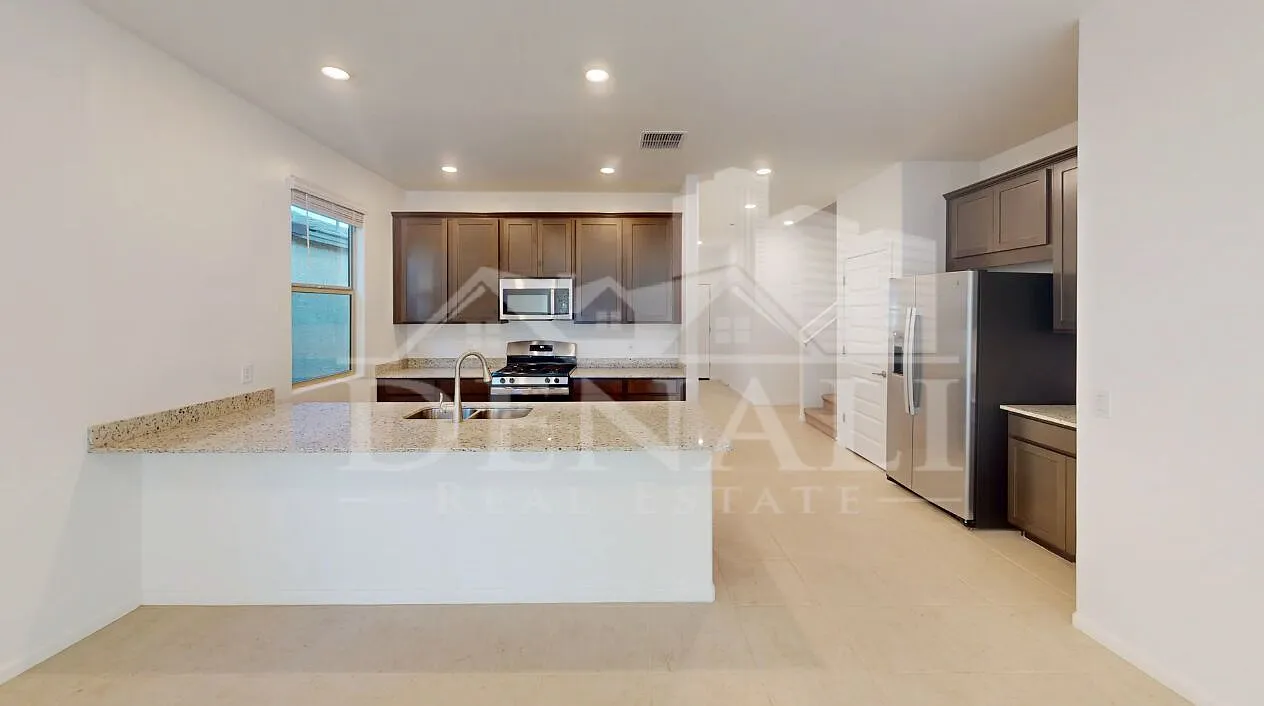4 bed, 4.0 bath, 2685 sqft, $2,350 — Photo 4