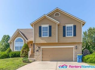 722 Crabapple Ln, Liberty, MO 64068