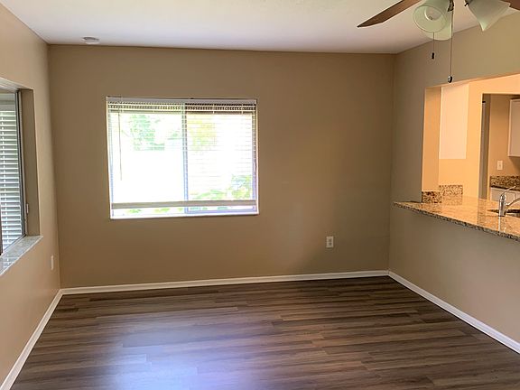 5th image of 6927 Roslyn Ct