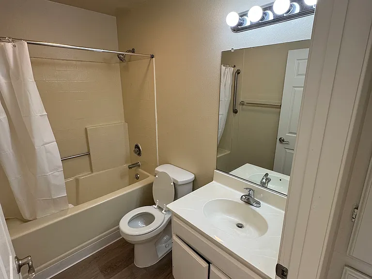 515 E Elmwood Ave #104 — Photo 4