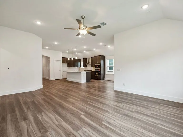 3832 Pennington Ave — Photo 6