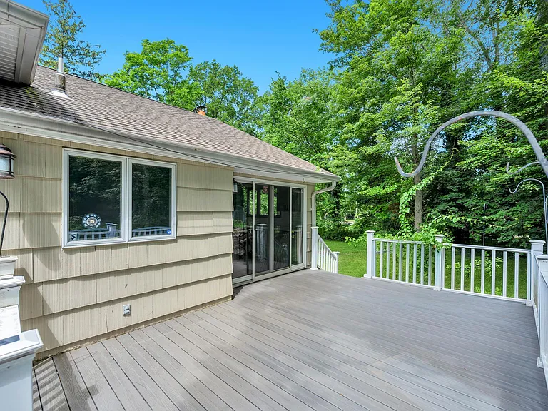 336 Dix Hills Rd #1 — Photo 28
