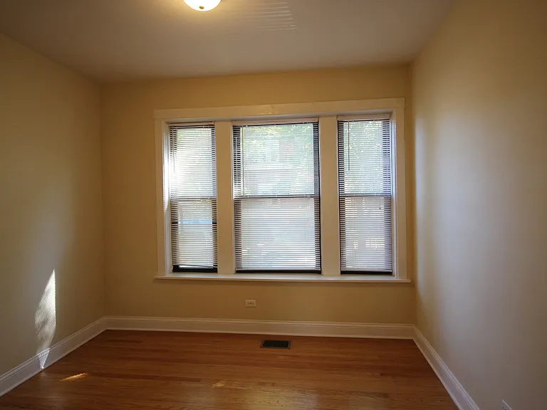 5032 N Western Ave #2 — Photo 3