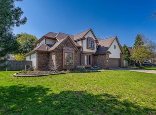 97 Markley Dr, Getzville, NY 14068