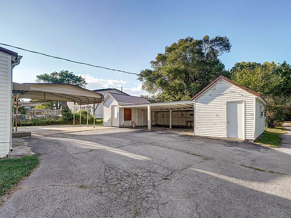 406 E Pleasant St-23