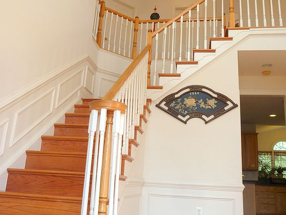 4th image of 13 Sweetwood Ct