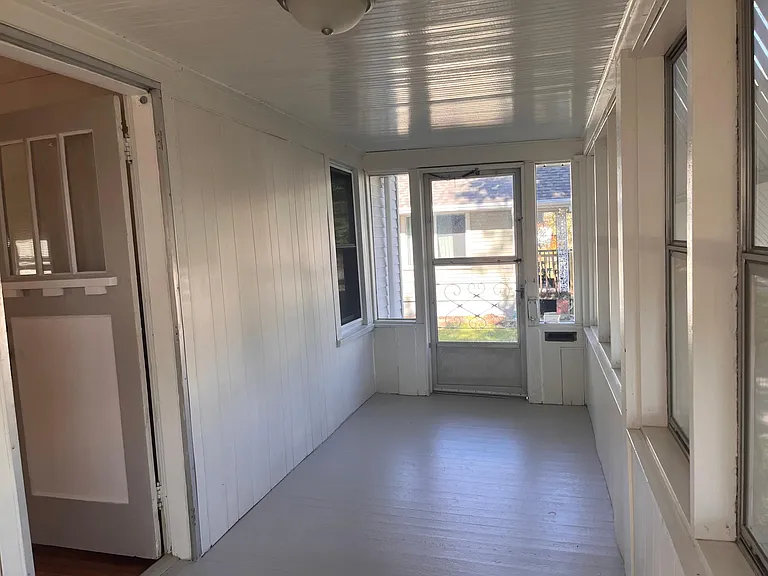 2404 York St — Photo 2