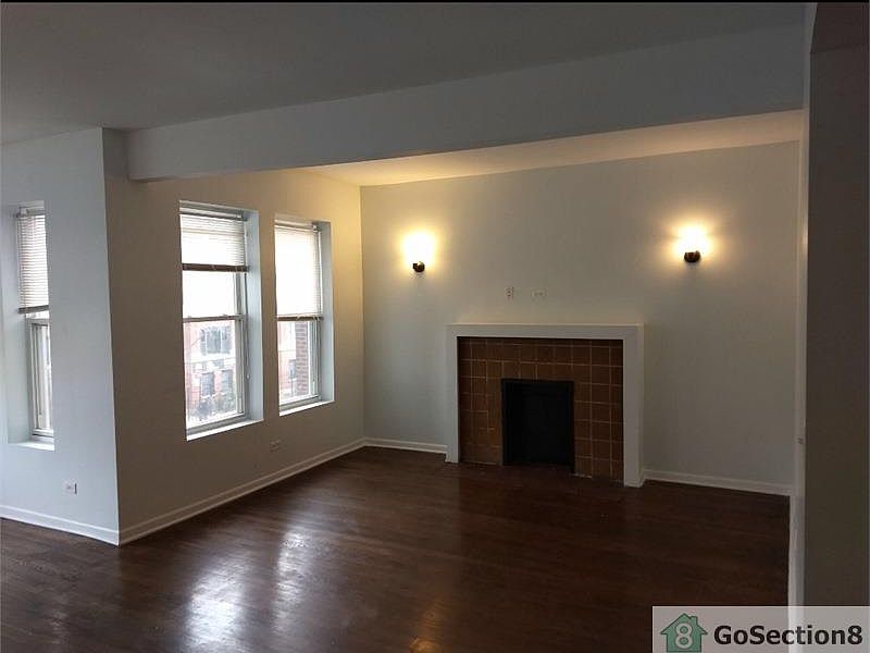 1st image of 6142 S King Dr #3