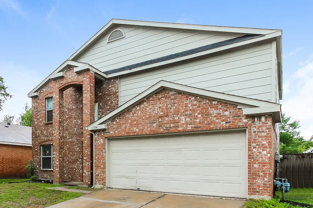 4 bed, 2.5 bath, 2105 sqft, $2,385 — Photo 4