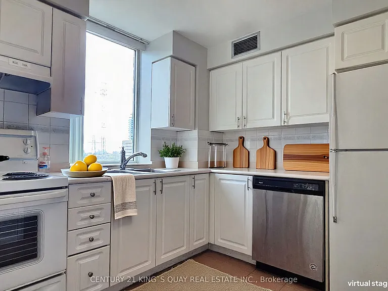 28 Pemberton Ave #500 — Photo 6