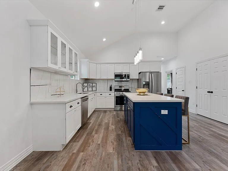 4547 Newberry St — Photo 8