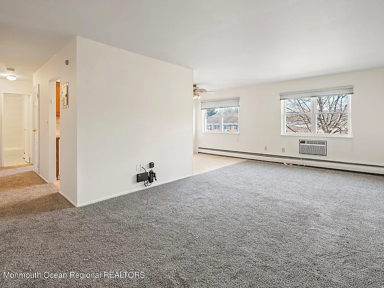 80 Manchester Ct #F — Photo 2