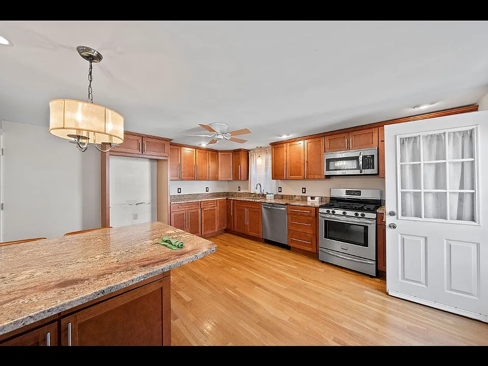 124 S River St #2