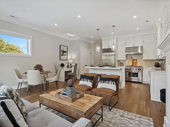 2nd image of 2049 N Bissell St #3