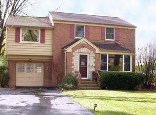114 Iroquois Dr, Clarendon Hills, IL
