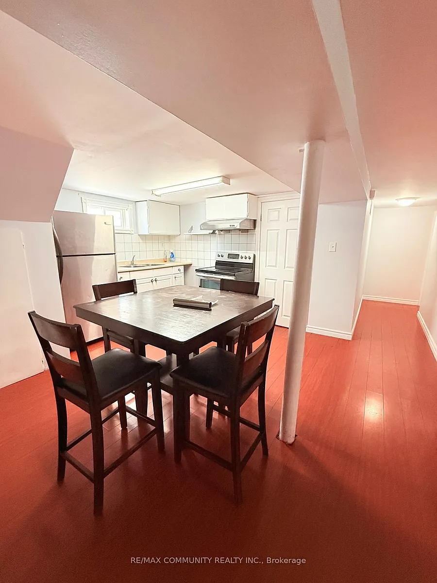 Building Photo - 21 Miramar Cres #LOWER
