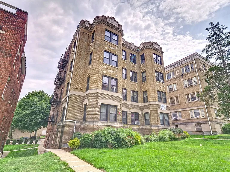 540 Park Ave — Photo 6