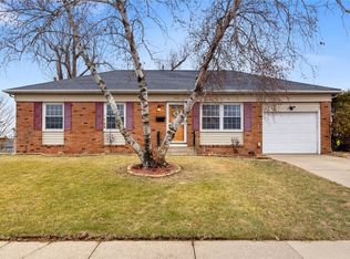 100 Atwood Dr SW, Cedar Rapids, IA 52404