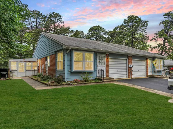 11 Lexington Dr, Manchester Township, NJ 08759