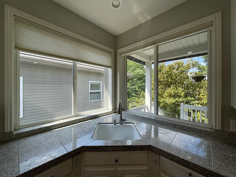211 NW 110th Ave — Photo 15