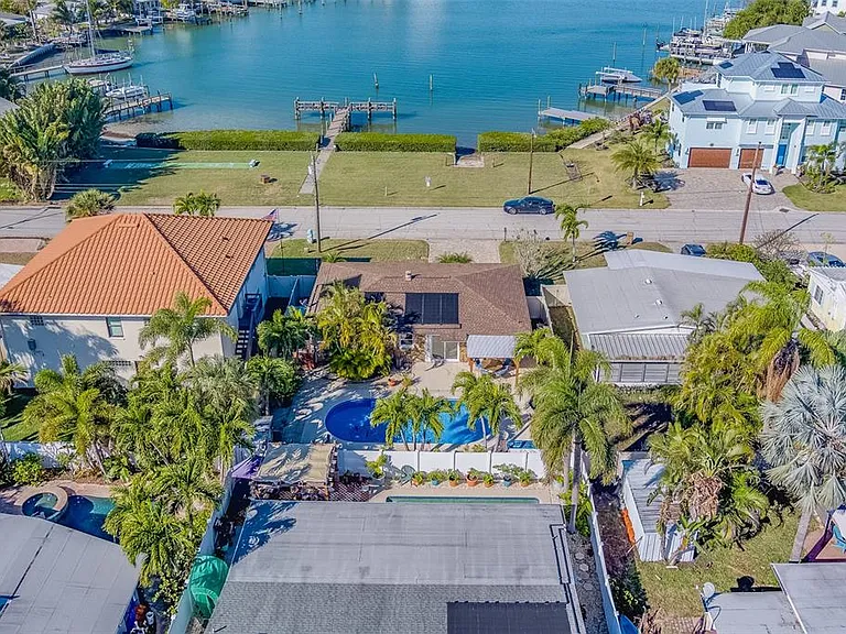 717 Sunset Cv — Photo 24