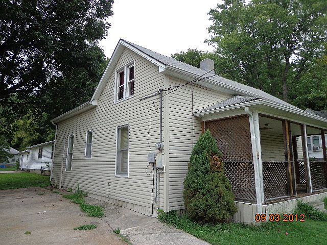 2nd image of 305 E Davidson Ave