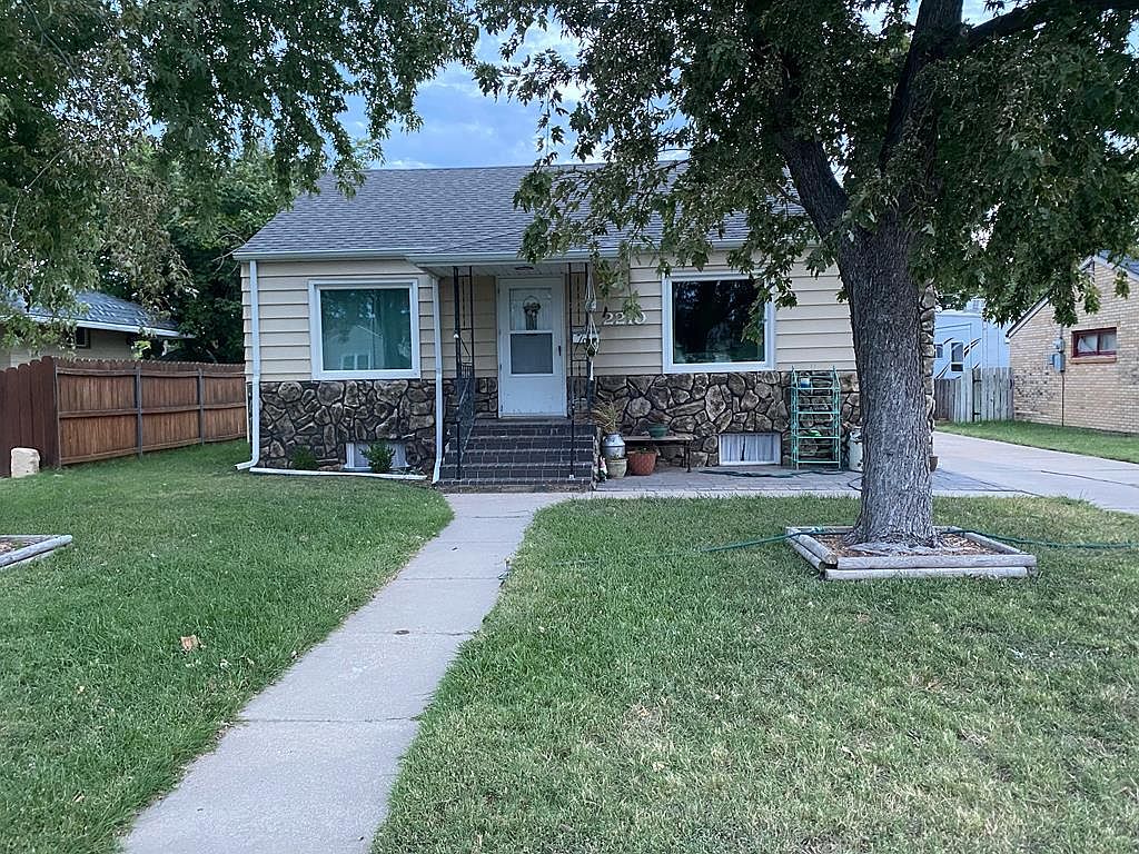 2210 Madison St, Great Bend, KS 67530 Zillow