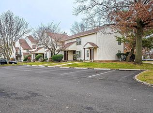 1012 Woodbridge Comns Way, Iselin, NJ 08830