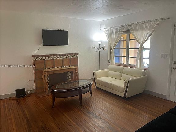 4th image of 600 Minola Dr #1
