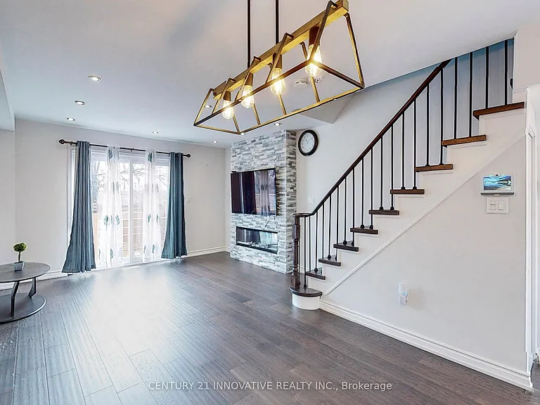 1635 Pickering Pkwy #18 — Photo 1
