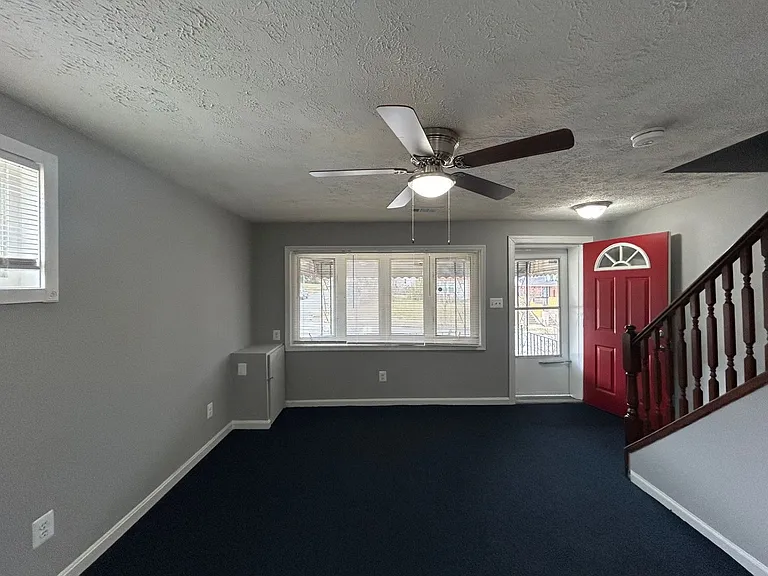 2561 Marbourne Ave — Photo 6
