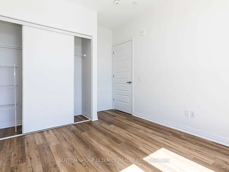 95 Dundas St W #307 — Photo 12