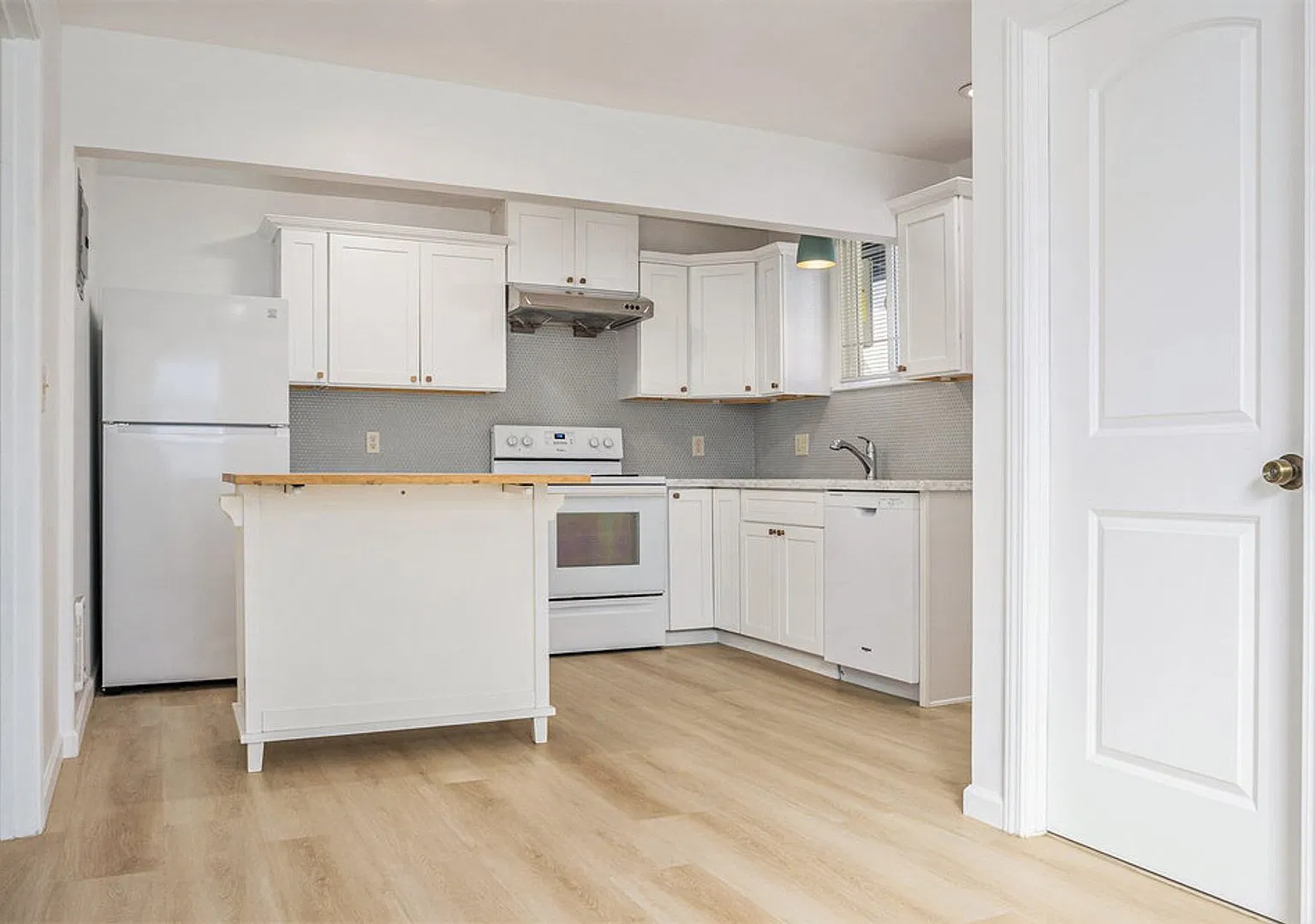 765 Taylor Ave #A - 1 bedroom | 1 bath | Lower unit — Photo 4