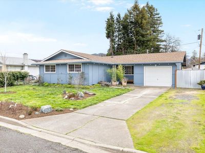 105 N 4th St, Talent, OR, 97540