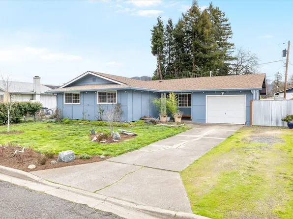 105 N 4th St, Talent, OR 97540