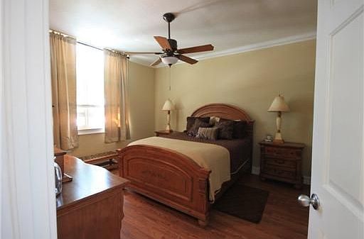 5th image of 806 E Windward Way APT 219