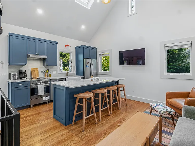 103 Hastings Ave — Photo 13