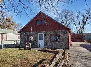 827 10th St W, Milan, IL 61264