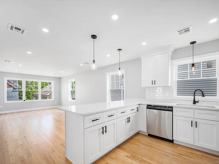 28 Grosvenor Ave #2 — Photo 5