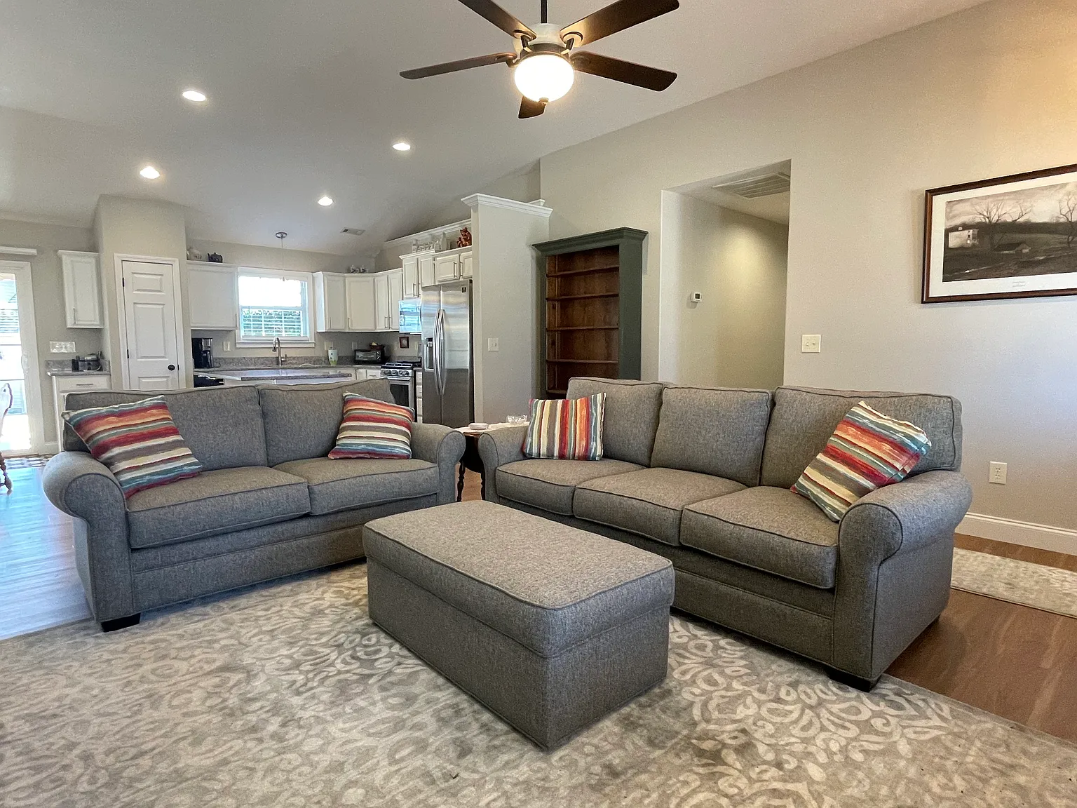 4 bed, 2.5 bath, 2850 sqft, $2,575 — Photo 3