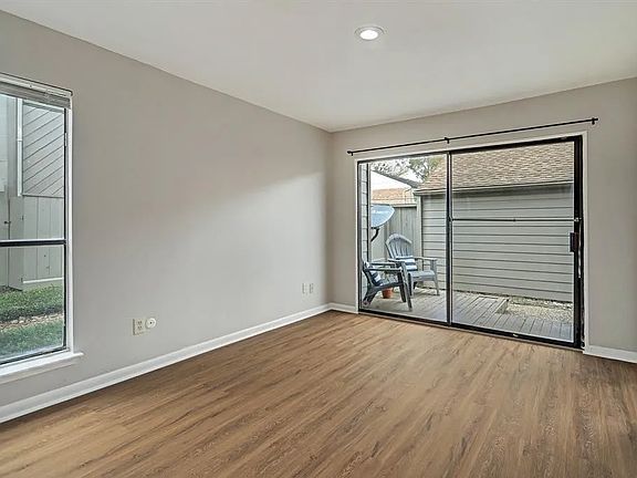 5th image of 1069 Country Place Dr