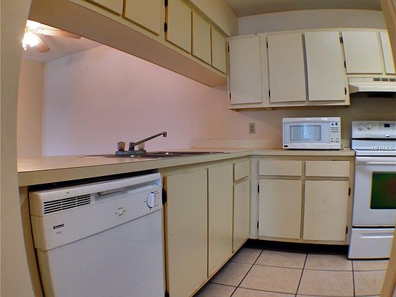3rd image of 670 Kenwick Cir APT 205