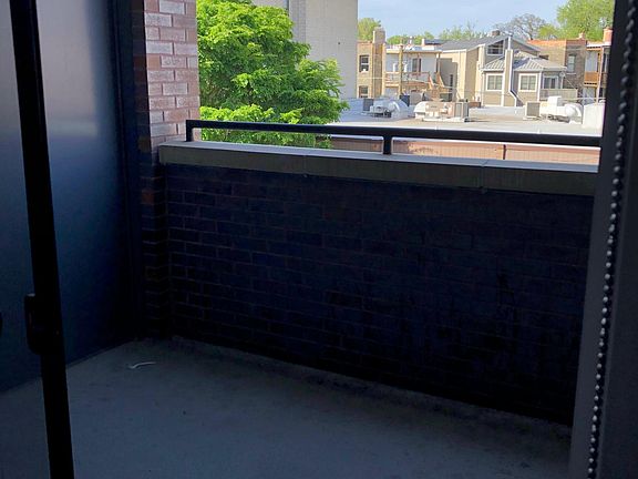 5th image of 909 W Montana St APT 303