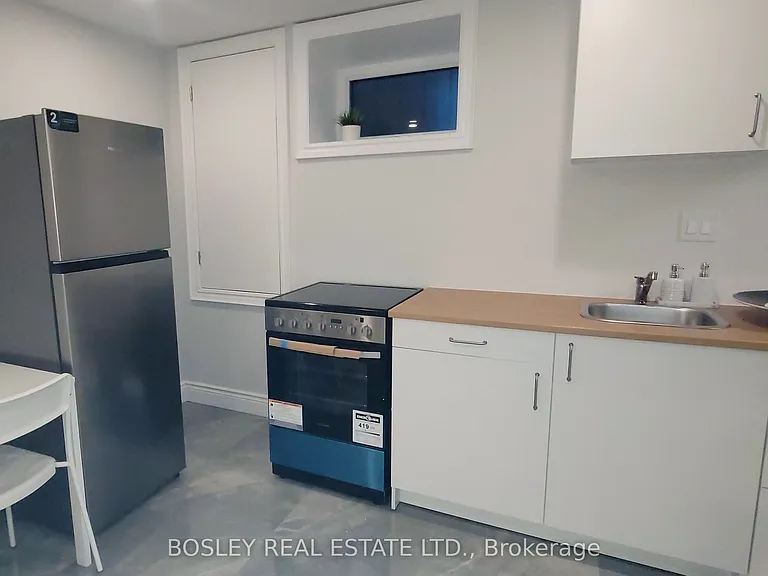 623 Dupont St #LOWER LEVEL — Photo 18