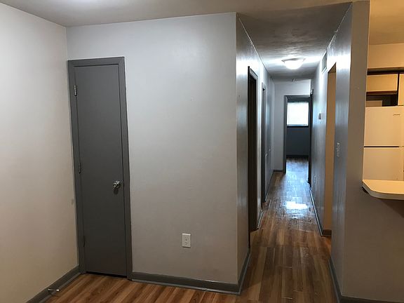 2nd image of 800 Newport Ter
