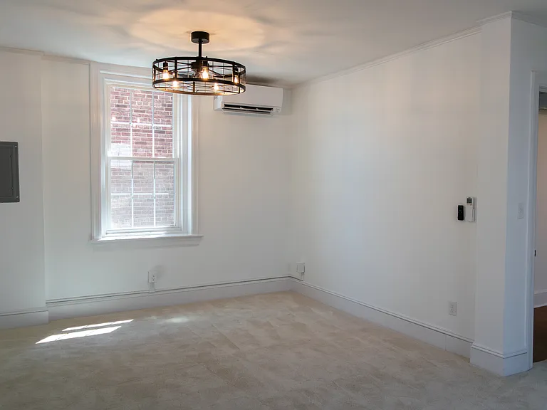 32 Nassau St #3-B — Photo 9