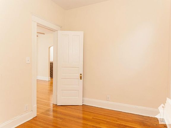 4th image of 3525 N Wilton Ave APT 1F