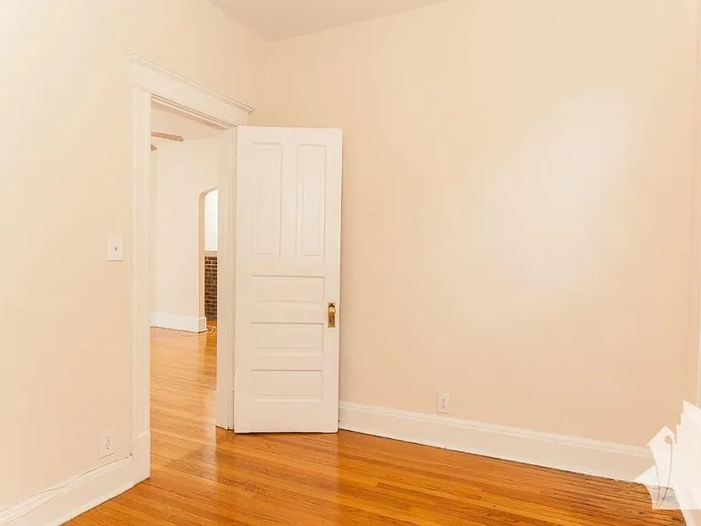 3525 N Wilton Ave #1F — Photo 4